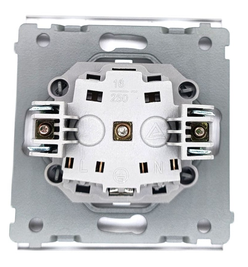 Panaica E05 վարդակ հողանցումով / սպիտակ