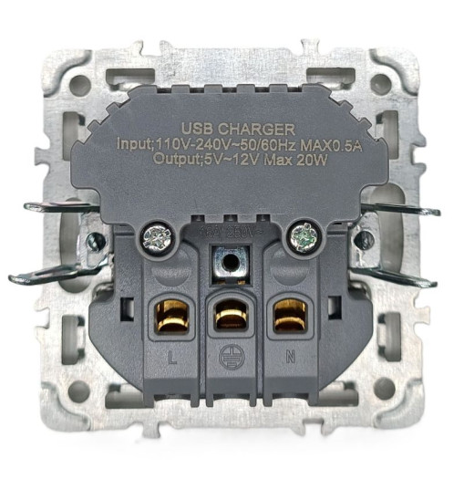 Panaica E09 Վարդակ հողանցումով Type-C/USB / սպիտակ